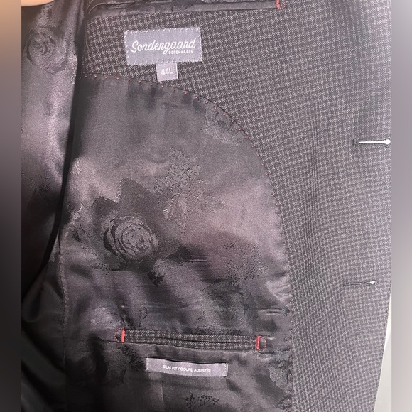 Sondergaard

Slim-Fit Suit - Picture 5 of 11